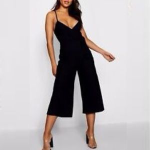 Boohoo Belted Splice Neckline Jumpsuit • size 6